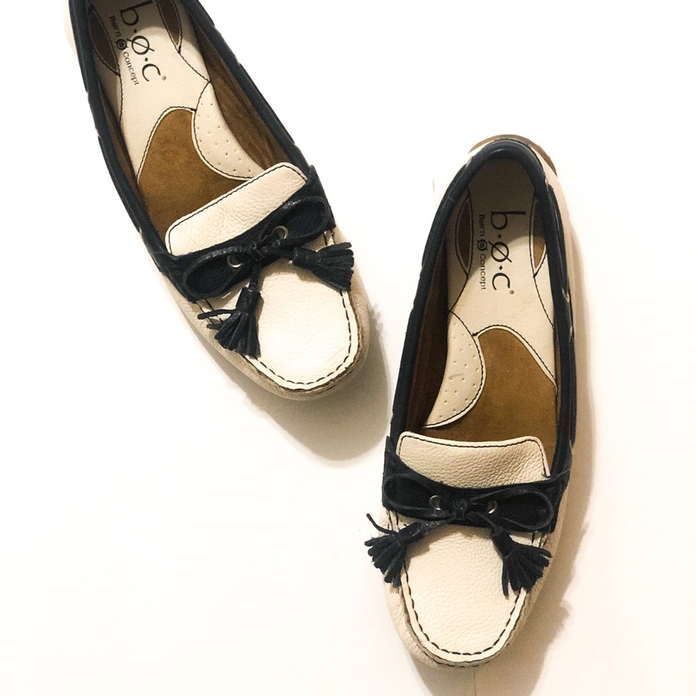⭐️LAST CHANCE⭐️ BornConcept Navy/White Loafer Sz7